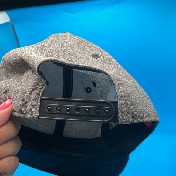 Superman DC Comics snap back hat, grey camouflage colours. - Picture 3 of 4